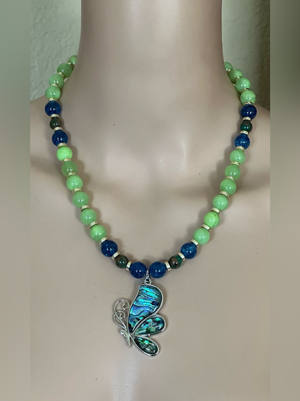 22 inch Green Calcite bead Necklace NWOT